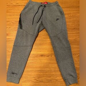 Nike tech fleece pants